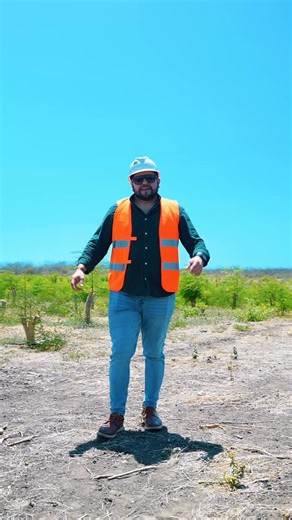 ¿Sabías que no necesitas instalar paneles en tu empresa para ahorrar en tu planilla de luz? ⚡☀️ Hoy puedes instalar paneles solares en un terreno y autogenerar energía para consumirla en otro punto. Menos costo eléctrico, más control, energía limpia y rentable. La energía del futuro ya no tiene una sola ubicación. Escríbenos y te explicamos cómo hacerlo realidad | Energy Solutions