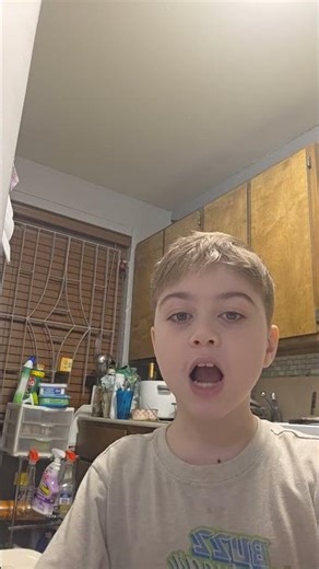 HES BEHIND THE TREEE