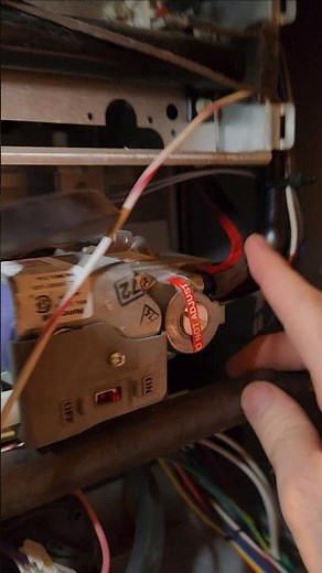 self regulating gas valve #hvac #hvacr #hvaclife #hvacmaintenance #hvactechnician #hvacrepair #short