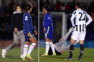 Watch Chelsea women's star Sam Kerr BODYSLAM pitch invader to the ground