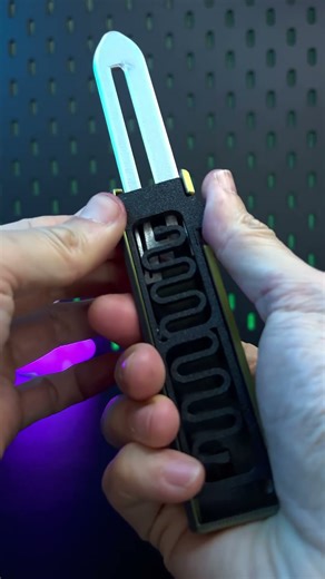3D printing a switchblade knife