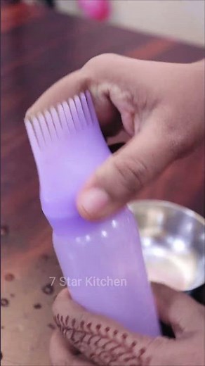 Easy to apply oil and hair dye bottle