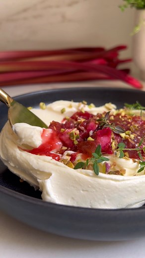 Vispad Brie med Rabarbermarmelad - Recept