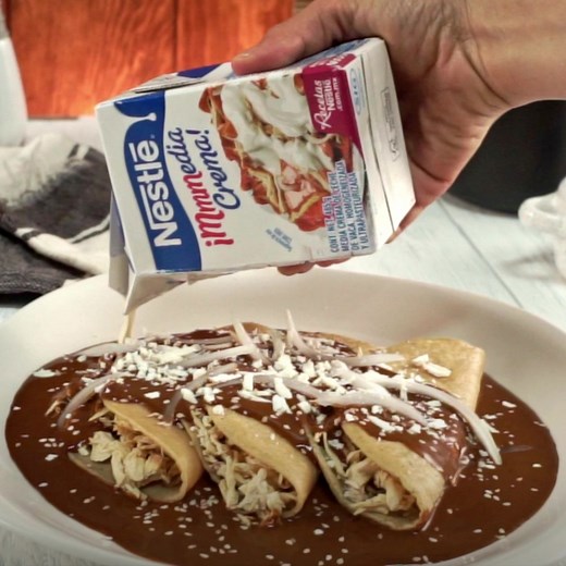 Dale el toque final a tus platillos con Media Crema Nestlé®. | Recetas Nestlé