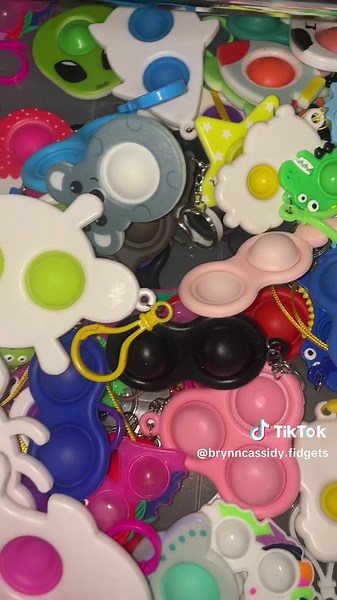 Replying to @Jem 💜💜💜 light purple!! #fidget #fidgettoys #popit #fidgettrading #xyzbca