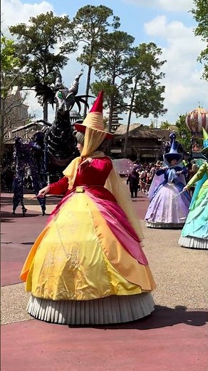 Maleficent Dragon & Sleeping Beauty Characters | Magic Kingdom ✨ #disneyparade #disney