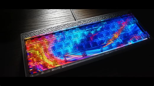 Finalmouse revela teclado transparente Centerpiece com tela em alta resolução