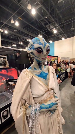 Alien Woman Landed In Pasadena