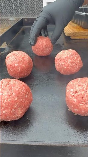 DOUBLE SMASH BURGERS on a Blackstone Griddle 🍔 CORTEZ