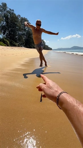 Sharp Object at The Beach🥵😰😱