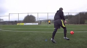 2015 adiZero F50 Boot Test & Review. Wir haben für Euch den neuen F50 getestet! Full Test: https://youtu.be/Y71oxBzq2VI More on Freekickerz | Freekickerz
