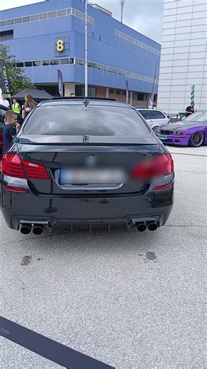 Angry M5 F10 Exhaust sounds like a Thunder
