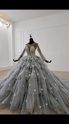 Replying to @lexi😜 #wedding #weddingtiktok #weddingday #weddingdress #weddingvibes #weddings #wedlooks #f #fyp #foryou #foryoupage #fypシ #fy #tiktok #trending #trend #viral #grey