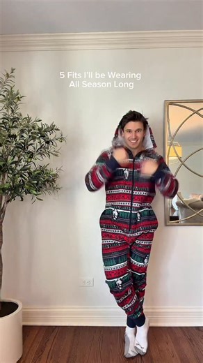 Sam Cushing on Instagram: "It’s never too early for Holiday gear🎅 @fableticsmen @fabletics #fableticspartner"