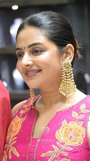 രാജകുമാരിമാരെ പോലെ വന്ന് എല്ലാവരെയും ഞെട്ടിച്ച സുന്ദരിമാർ #namithapramod #estheranil #actress