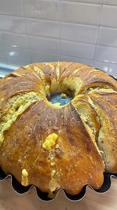 CASATIELLO NAPOLETANO 🐣 INGREDIENTI PER L’IMPASTO 600 GR DI FARINA 0 1 CUCCHIAINO DI MALTO IN POLVERE E 1 CUCCHIAINO DI ZUCCHERO SERVIRÀ A RINFORZARE LA LIEVITAZIONE 1 CUCCHIAINO DI SALE (PERCHÉ I SALUMI SONO GIÀ SALATI QUINDI NON ESAGERATE) 8 GR DI LIEVITO DI BIRRA FRESCO ( 1/3 DEL CUBETTO) 350 GR DI ACQUA PROCEDIMENTO SCIOGLI IL LIEVITO E LO ZUCCHERO IN METÀ ACQUA A TEMPERATURA AMBIENTE VERSA TUTTA LA FARINA IN UNA CIOTOLA E FACENDO UN BUCO IN MEZZO VERSA L’ACQUA DOVE HAI SCIOLTO IL LIEVITO E