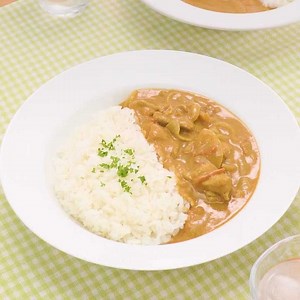 ボリューム満点！ トマトのバターチキンカレーのレシピ動画・作り方 | デリッシュキッチン
