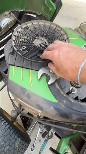 How to remove John Deere PTO CLUTCH #shorts #johndeere #howto