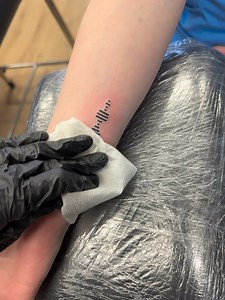 Don’t worry about a thing ❤️ How cool is this Spotify tattoo?! We do not own any rights to the music played in this video. | Tattoo Dr