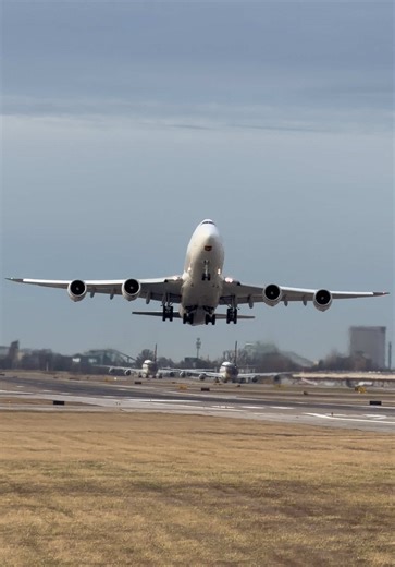 UPS 747-8 Impressive Takeoff at Louisville Airport