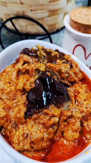 Cooking Series: ఆహా ఏమి రుచి తినరా మైమరచి అనిపించే గోదారోళ్ళ గుత్తి వంకాయ కూర. #guttivankayakura