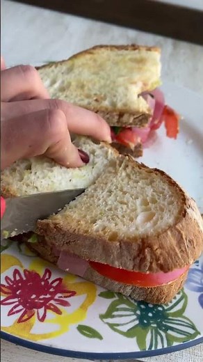 🥒🍅 Healthy Veggie & Hummus Sandwich in Minutes! #EasyRecipe