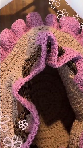 【かぎ編み】すてきにハンドメイド2月号🌙✳︎ふりるバッグをあみました🌸ベーシックコットンを使用して5号でこのサイズ感。お財布二つ折りプラス小物入ります。 #ハンドメイド #かぎ編み #手芸