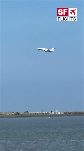United Airlines Smooth Arrival at San Francisco International Airport (SFO) on a Sunny Day ✈️