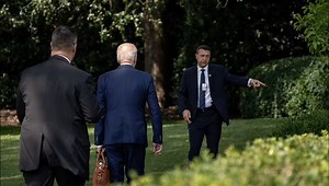 Biden Ignores Directions from Secret Service Agents on Where to Walk as He Wanders Away to White House [VIDEO]