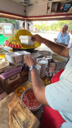 2.9M views · 39K reactions | Poha Bulk Order Packing  #yt #poha #reels #viral #foodies #viralvideos #ytvideo #foodvideos #fblifestylechallenge #fbviralpost2025シ #reelschallengereelschallenge #jaipurfoodies #breakfast #collectratecircle | Flavours of India | Facebook