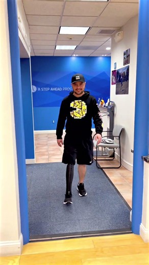 Walking With an Above Knee Prosthesis | Sebastian