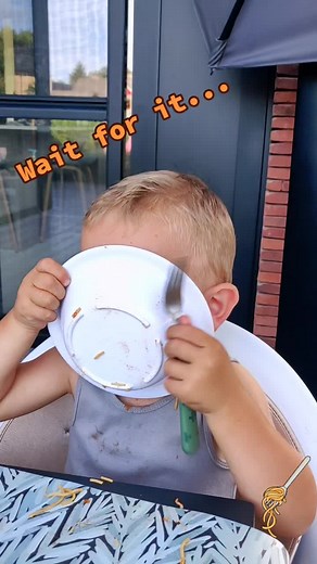 Eating spaghetti like a pro 👌🏻🍝 #foryou #fyp #spaghetti #youngestson