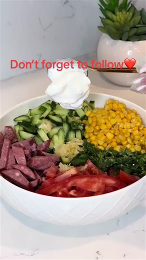 A delicious salad for the table in 10 minutes❤️ #foryou #fyp #tiktokfood #quickrecipe #saladrecipe