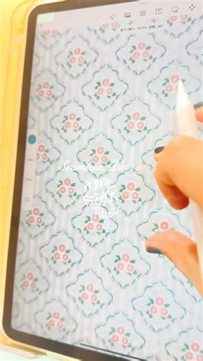 模様デザイナーmaya on Instagram: "このやり方noteにまとめてみたらどうですか？とおっしゃっていただいたので纏めようかな✨ このスタイルなら動画コンスタントに投稿できる😂 iPadでシームレスパターンを描いてみたよ✒️ テキスタイル シームレスパターン #ipadillustration シームレスパターンやテキスタイルに興味がある方の参考になれば嬉しいです"