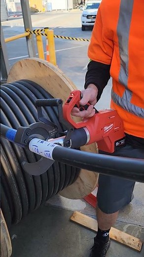 Cutting a 630mm copper cable with a Milwaukee M18 FORCE LOGIC Cordless Cable Cutter 75mm w/ Remote.