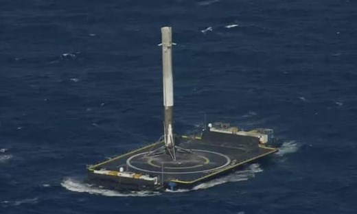 SpaceX Falcon 9 rocket successfully lands on ocean platform – video