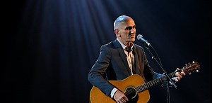 Paul Kelly biography traces his journey but not his work with young artists today