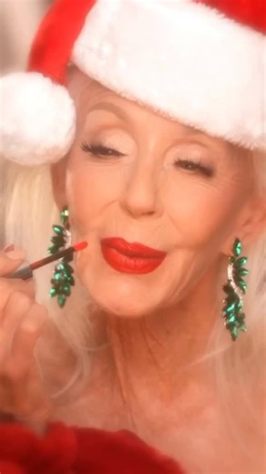 Colleen Heidemann on Instagram: "FUN, LOVING, WONDERFUL HOLIDAYS TO ONE AND ALL…… MERRY, MERRY CHRISTMAS ❤️🎄❤️🎄❤️🎄❤️🎄❤️🎄❤️🎄 . Makeup & video by the amazingly talented @paintedbyspencer ❤️ . #makeupover70 #glamsession #beautyover70 . Makeup details: SKIN CLEANSE: Pro Collagen Cleansing Balm by @elemis X CREAM: The Dewy Skin Cream by @tatcha X LIP PREP: “Clear” City Lips Plumper by @citybeautyofficial X LIPS: Atomic Shake Lip Lacquer by @hauslabs X FOUNDATION: Triclone Skin Tech Foundation b