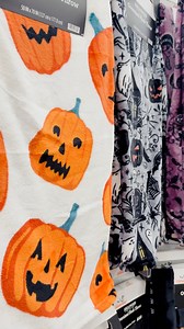 $6 and $12 halloween throw blankets at walmart 🎃🍂👻🦇✨ #walmart #fblifestyle | Let’s Shop Holidays