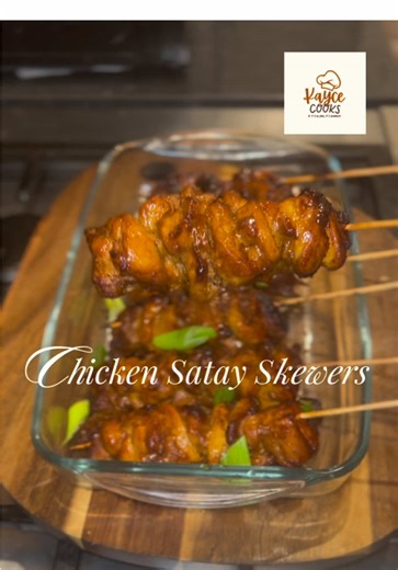 Chicken Satay Skewers – Ingredients \t•\tChicken thighs or breast, cut into strips \t•\tThai red curry paste \t•\tKecap manis (sweet soy sauce) \t•\tFish sauce \t•\tGarlic, minced \t•\tShallots, finely chopped or blended \t•\tGinger paste \t•\tPalm sugar (or brown sugar) \t•\tTamarind paste \t•\tPeanut butter \t•\tCoconut milk \t•\tNeutral oil \t•\tSalt, to taste Method \t•\tWooden skewers (soaked in water) \t•\tSpring onions, finely sliced \t•\tFresh coriander, chopped Chicken Satay Skewers – M