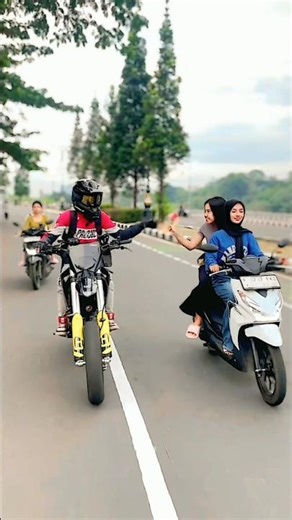 Sedih awalnya ending nya seneng