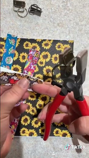 Super Easy Key Fob Tutorial || Faux Leather || Keychains || Crafts