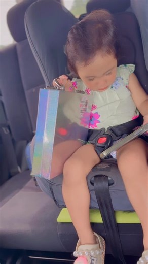 Priscilla Bucao Segovia on Instagram: "Yung pupunta lng ng cash converter at mall bitbit talaga nya make up kit nya! Hahaha 😂😅😂"