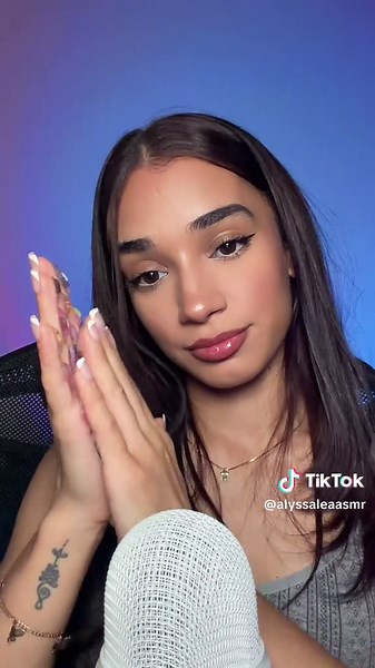 3D Sticker ASMR: Hands Covered for Tingles and Relaxation