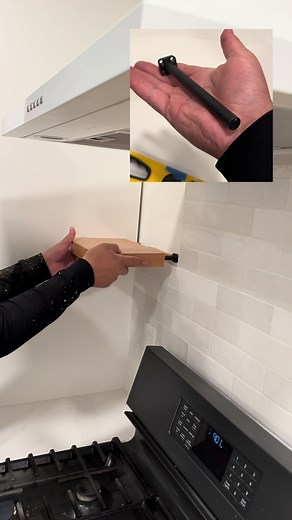 Quick shelf install with a shelfology rod! Visit the site and use my discount code (SHELF-ARMY-DUNCWOODS) when purchasing! . #homedecor #diy #design #shelfarmy #shelves #floatingshelves