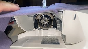 Singer M1500: Thread keeps getting caught in the bobbin area (video in slowmotion)
