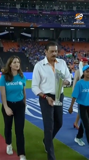 1983 ICC Cricket World Cup winner Ravi Shastri with the Chief of Field Services for UNICEF India Ms. Soledad Herrero, and two UNICEF youth ambassadors walk out with the #T20WorldCup trophy 🏆 #cheerforchildren | ICC - International Cricket Council