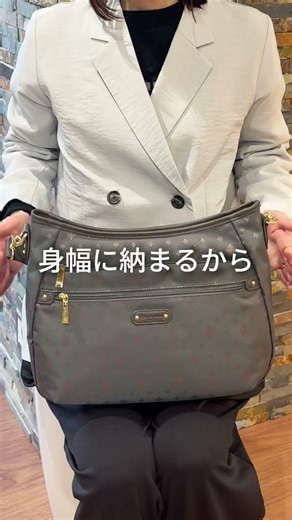 Large capacity, stylish shoulder bag with wide base. 55005 #bag #shorts