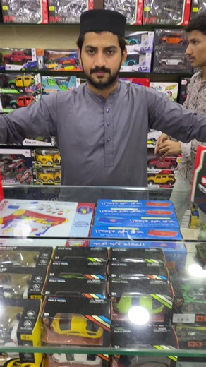 Explore the Tesla Cybertruck Toy Car