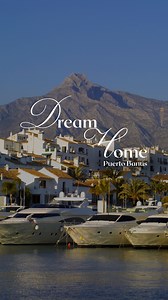 ⚓ Vivir el Mediterráneo desde el corazón de Puerto Banús. Este elegante apartamento contemporáneo redefine el lujo frente al mar: diseño, confort y vistas infinitas al Mediterráneo se funden en un mismo espacio. Totalmente renovado con materiales de primer nivel, combina líneas puras, texturas nobles y tecnología avanzada para crear una experiencia de vida exclusiva. Con 3 dormitorios en suite, un salón de planta abierta con paneles de madera e iluminación LED, y una cocina Gaggenau, cada detall